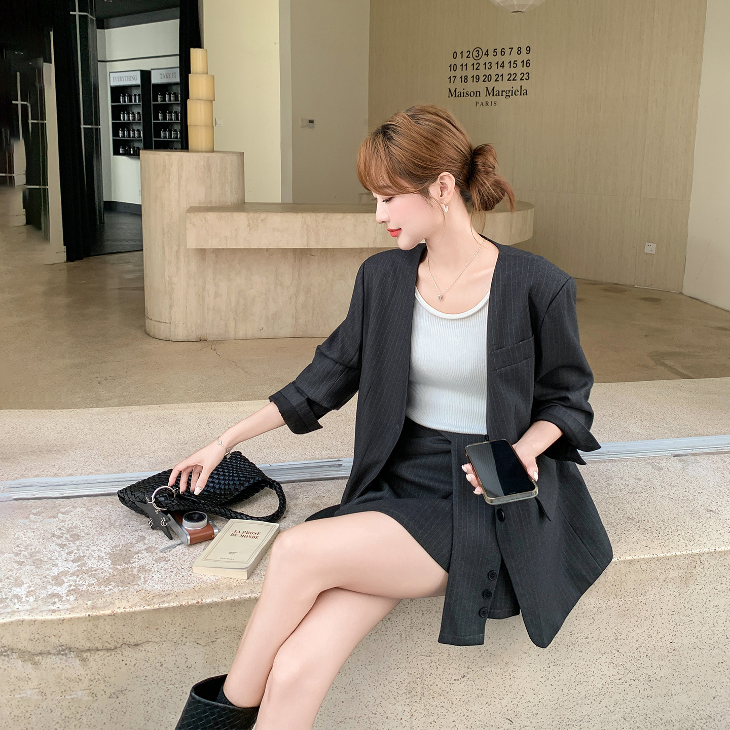 灰色条纹V领西装短裙套装女春季2026新款轻熟风复古小个子两件套