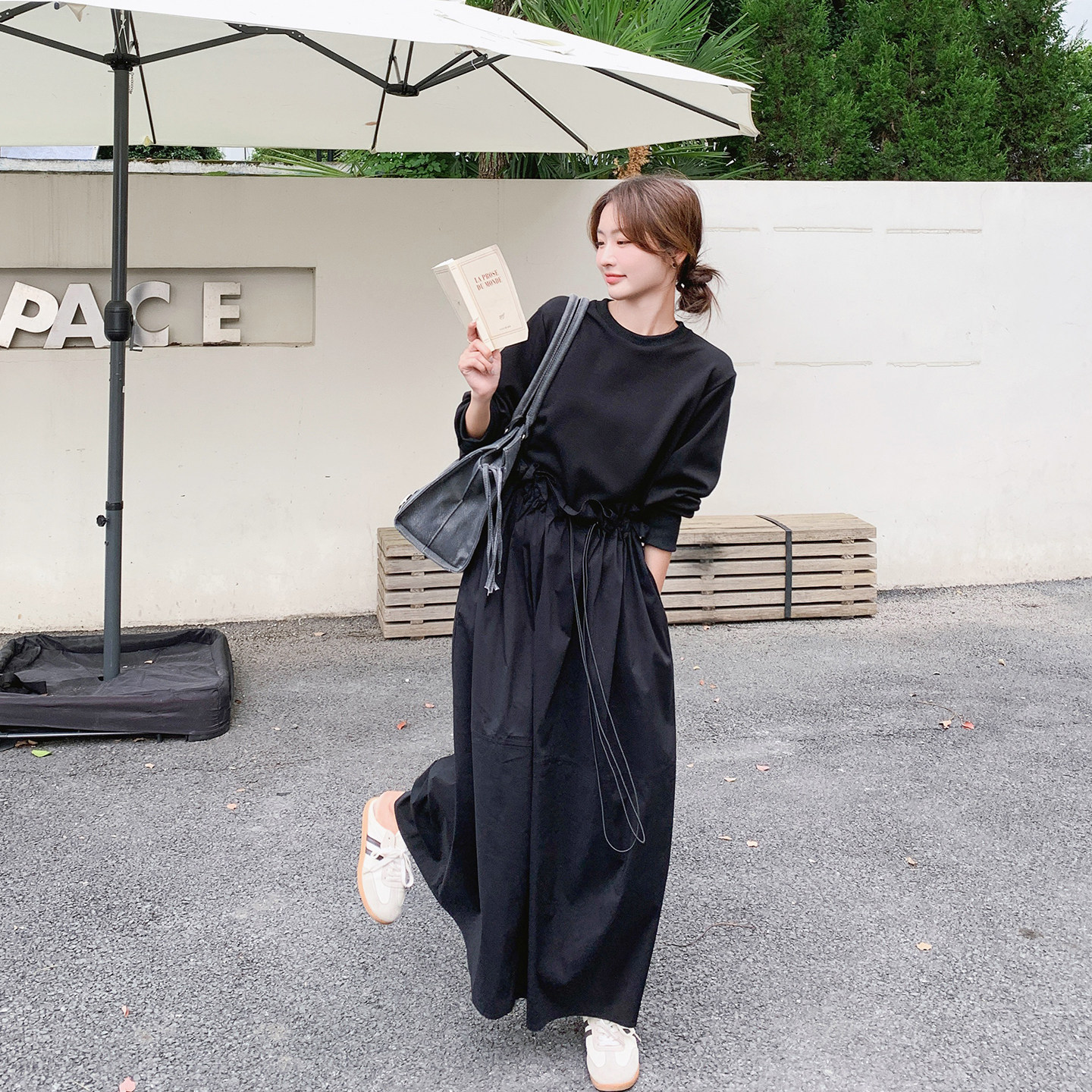 黑色圆领卫衣拼接连衣裙女春季2026新款休闲气质学院风巨好看长裙