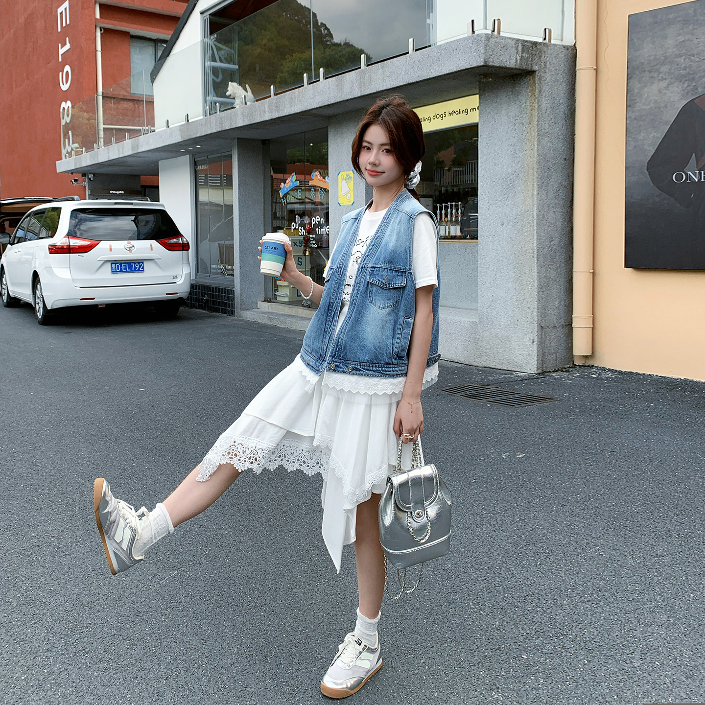 牛仔马甲蕾丝不规则白裙套装女夏