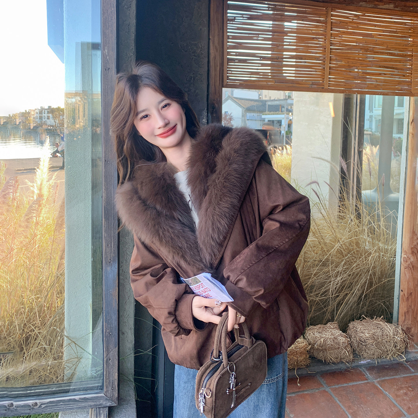 咖啡色大毛领超火羽绒服派克服女