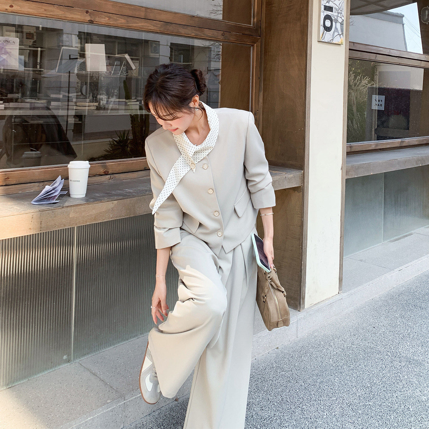 撞色波点领休闲气质套装女春季2026新款百搭减龄西装阔腿裤两件套