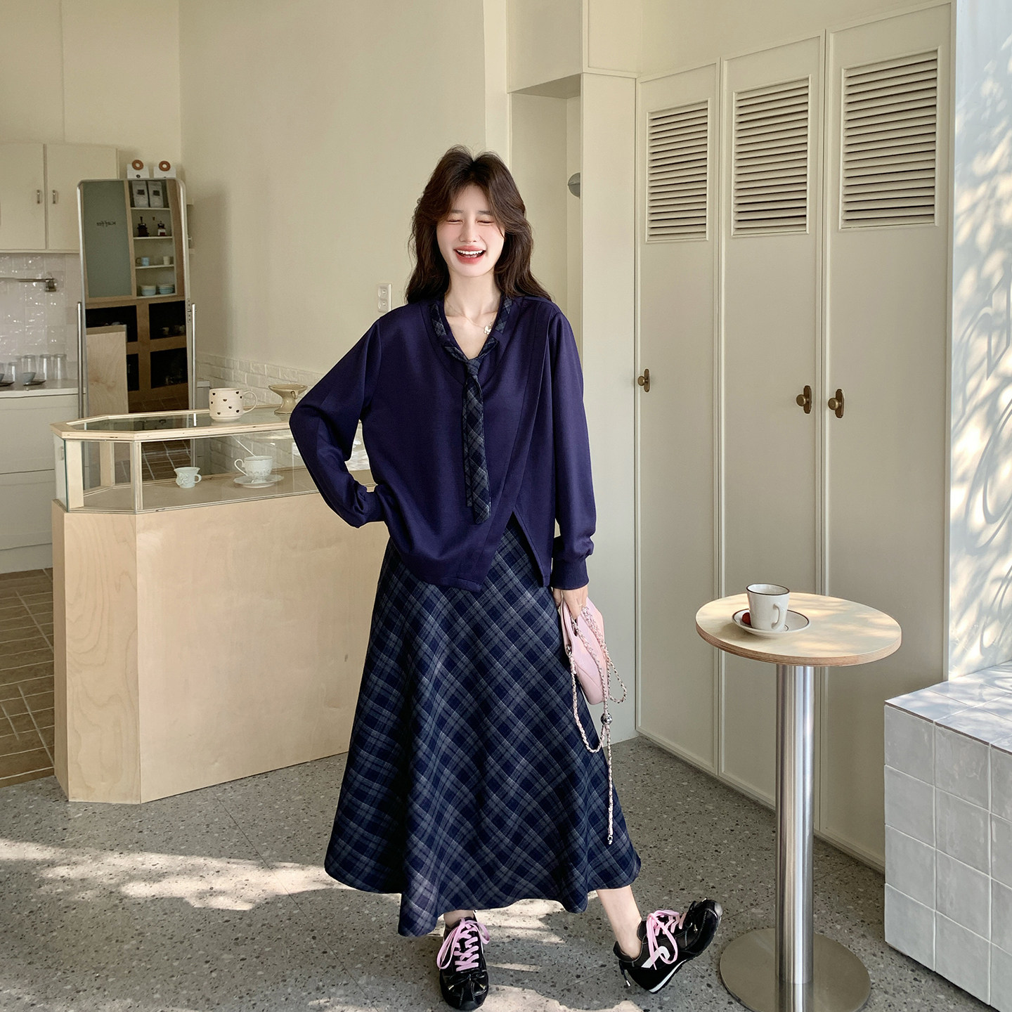 藏青色休闲超火减龄卫衣套装女春季2026新款复古格子半身裙两件套