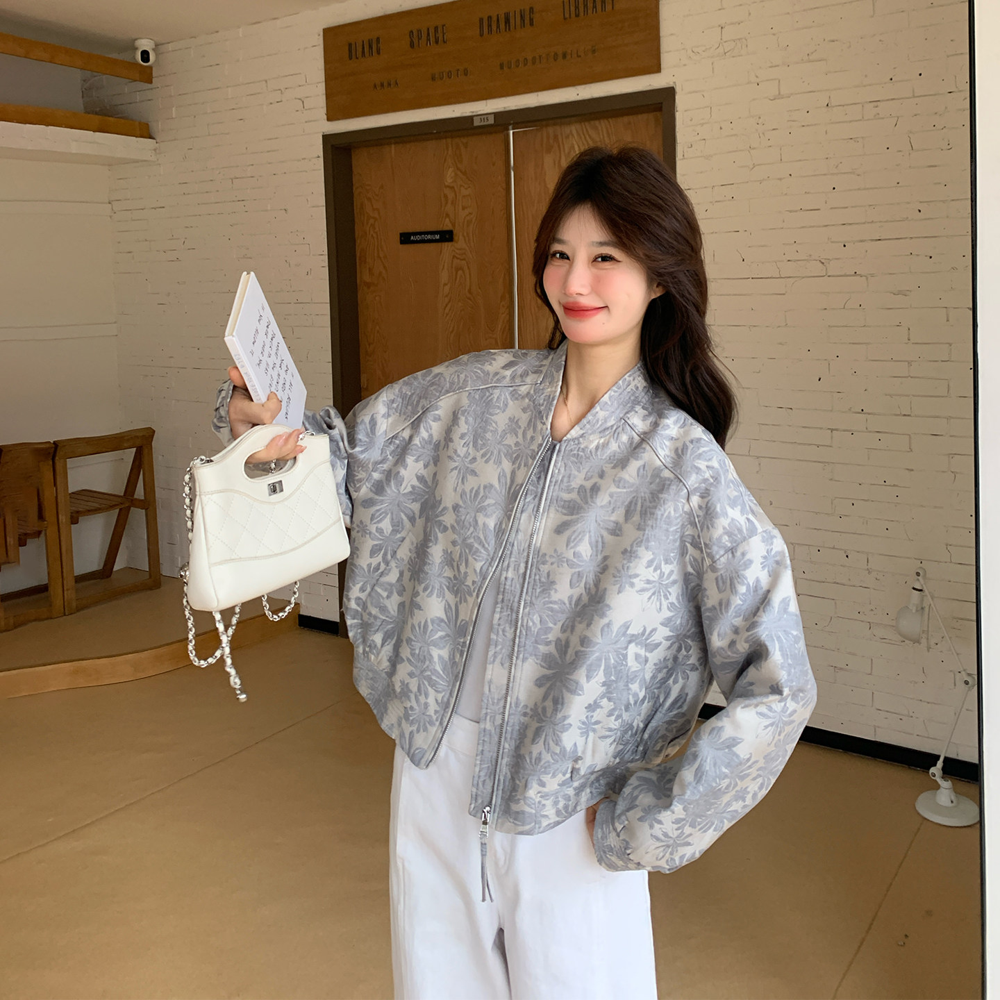 减龄气质刺绣短外套女春季2026新款独特漂亮今年流行爆款夹克上衣