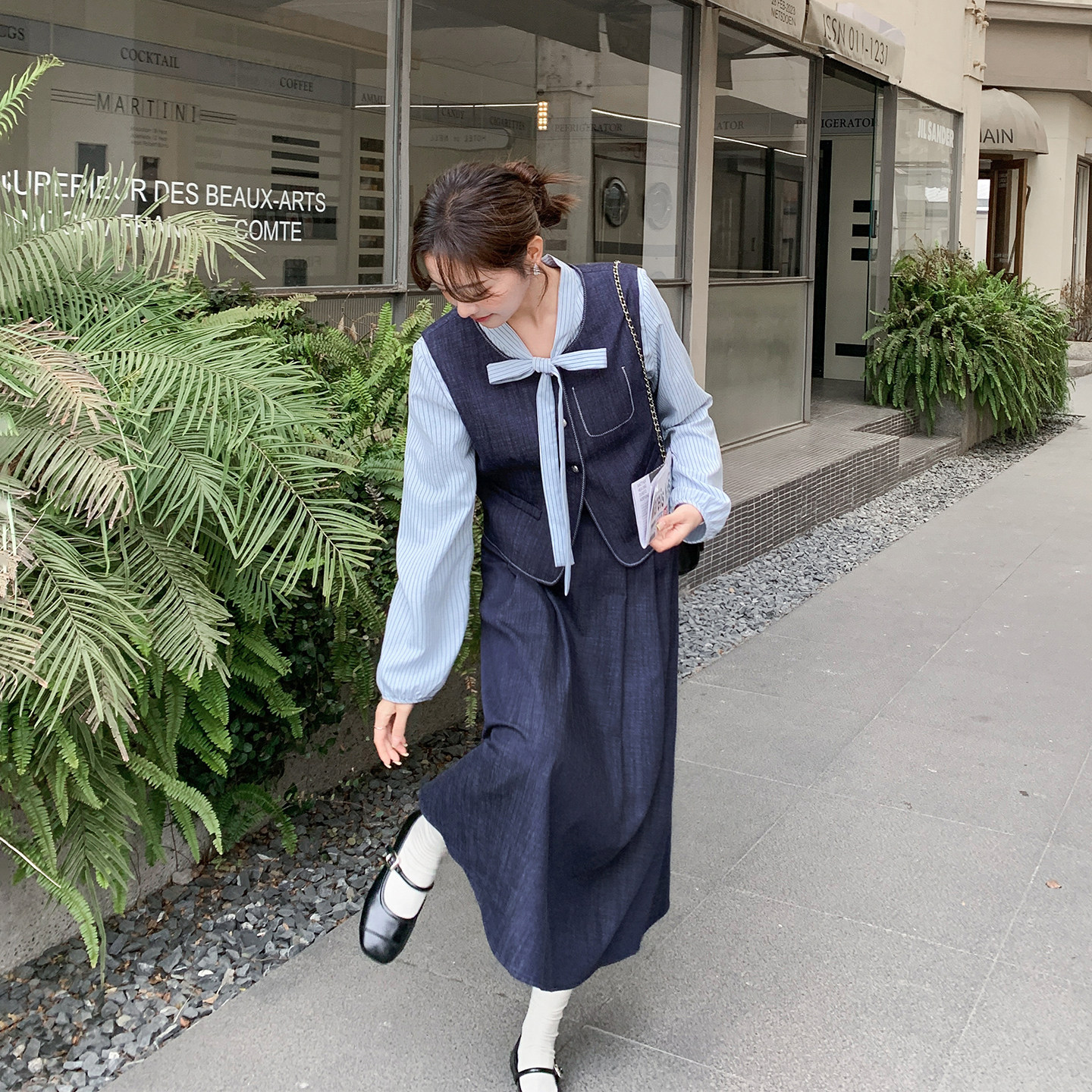 巨好看牛仔马甲半身裙套装女春季2026新款今年流行条纹衬衫三件套