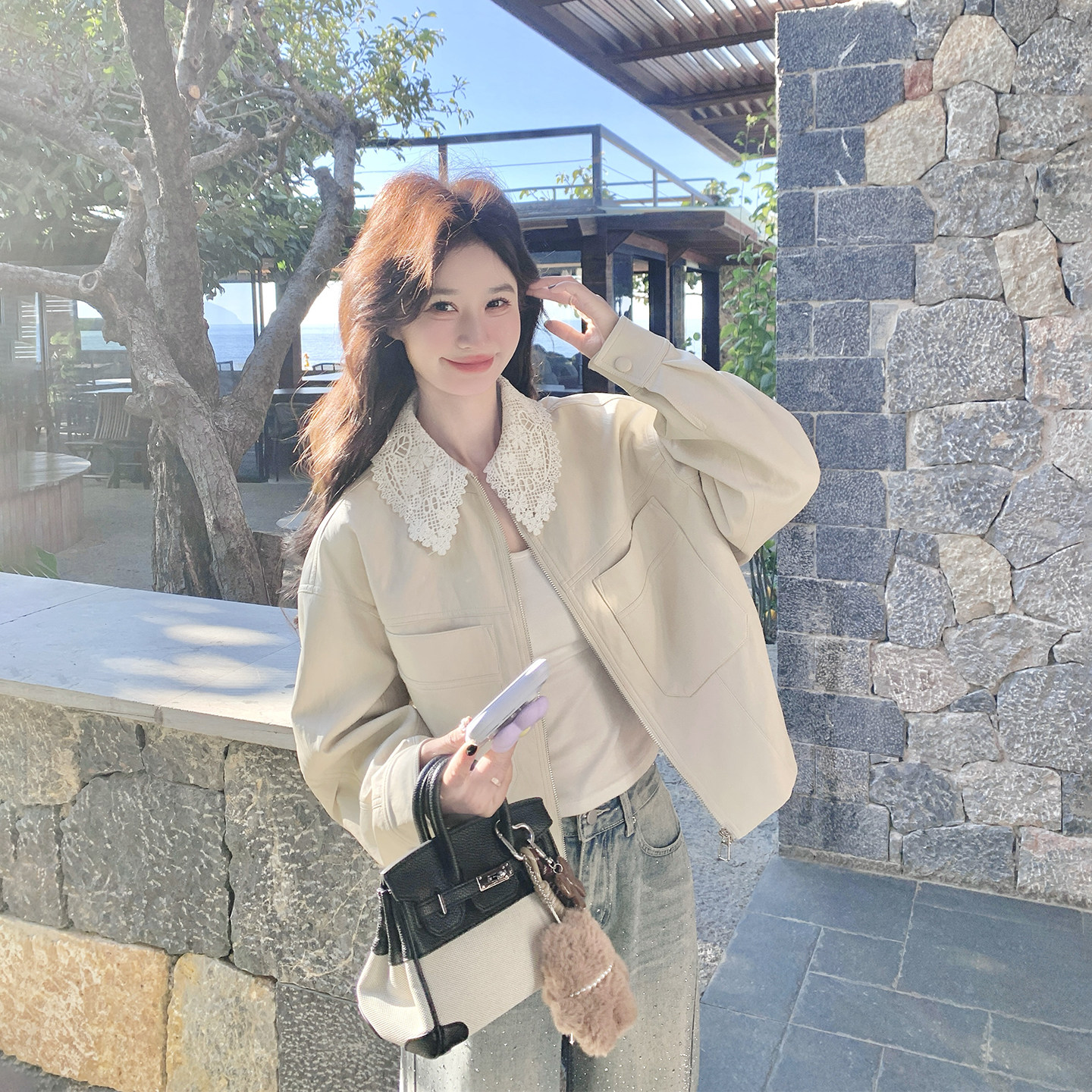 超好看蕾丝翻领米白色皮衣外套女春季2026新款小个子短款PU皮夹克