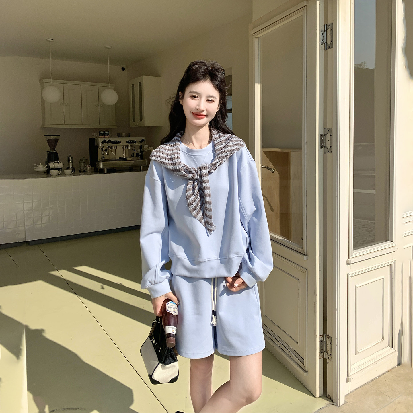 休闲运动学院风蓝色卫衣短裤套装女春季2026新款超火小个子两件套