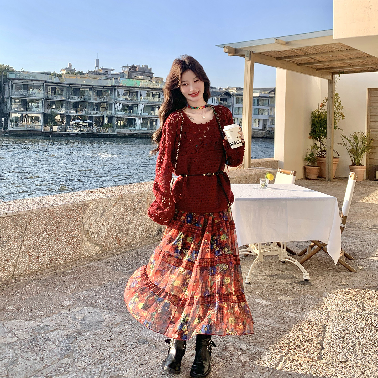 度假风气质碎花红色吊带连衣裙套装女春季2026新款针织罩衫两件套