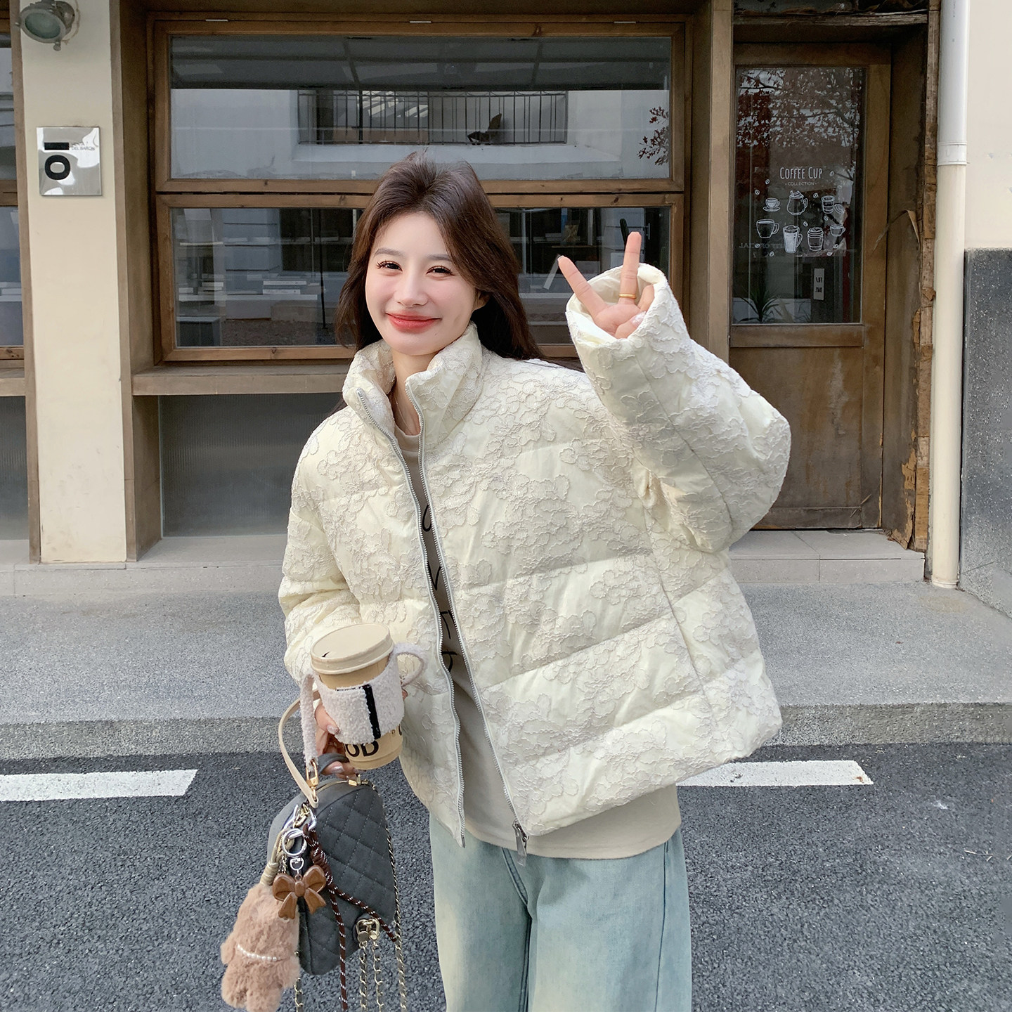 米白色立领刺绣提花短款羽绒服女