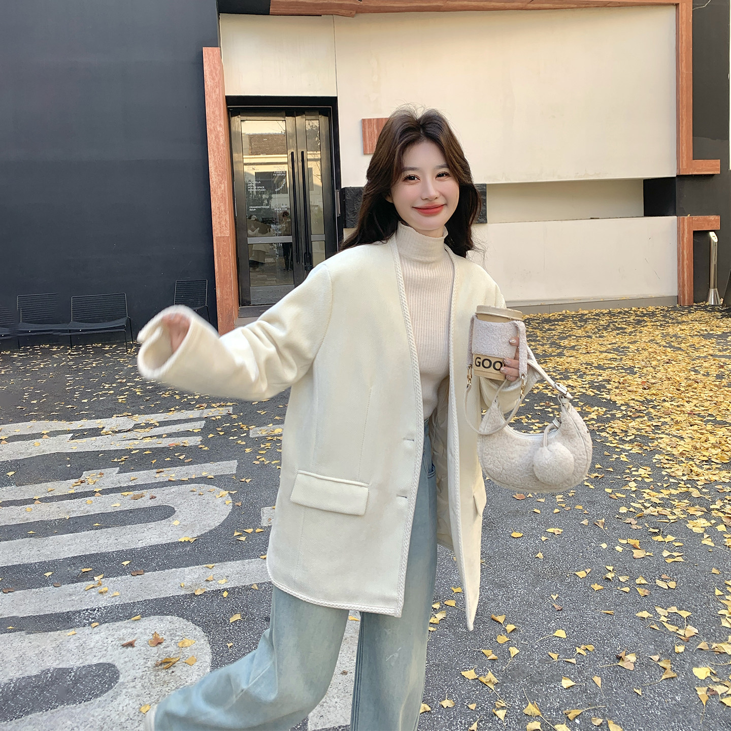 小香风V领米白色西装羽绒服女冬季2025新款中长款流行千金风外套