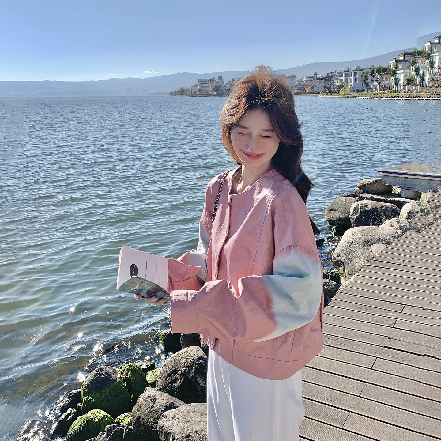 漂亮超火粉色圆领拼接皮衣外套女