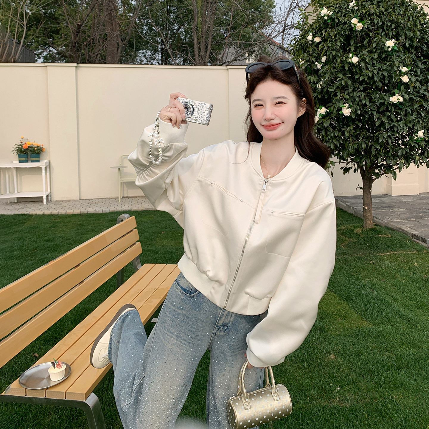 米白色缎面棒球服外套女春季2026新款休闲运动小个子百搭夹克上衣