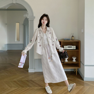 韩系减龄超火刺绣翻领套装女春季2026新款氛围感外套半身裙两件套