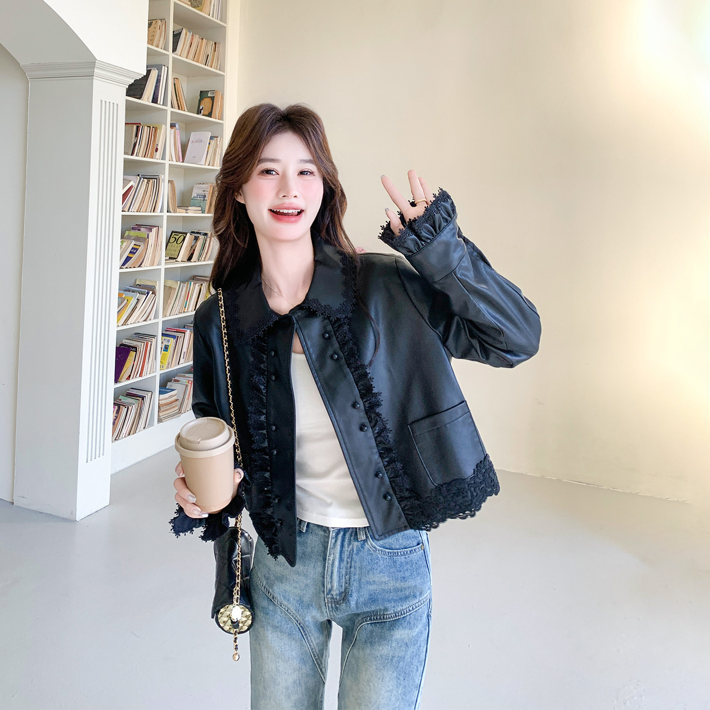 巨好看蕾丝拼接黑色翻领皮衣外套女春季2026新款短款小个子PU夹克