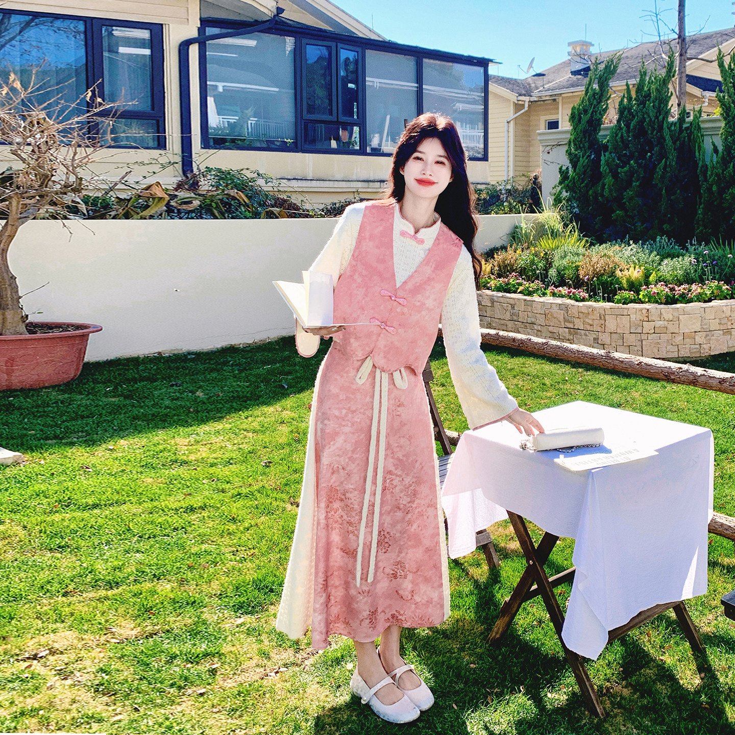 浮雕提花新中式国风粉色套装女春季2026新款马甲衬衫半身裙三件套