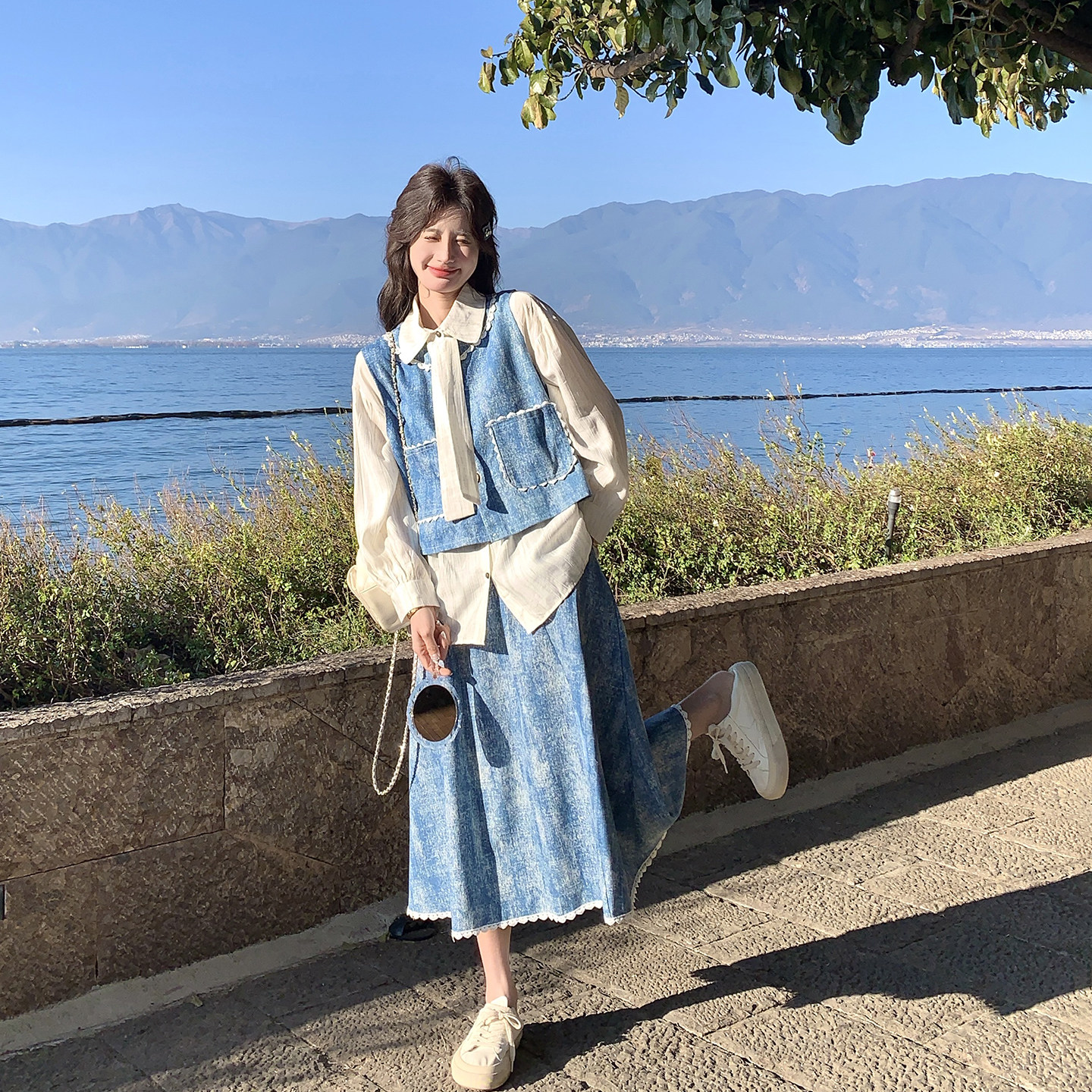 蓝色小清新牛仔马甲衬衫半身裙套装女春季2026新款气质超火三件套