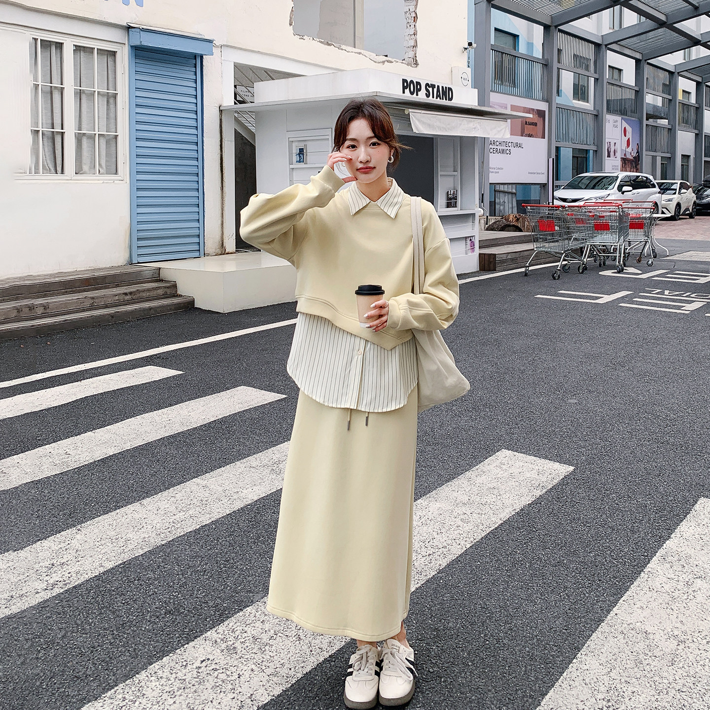 休闲减龄超火穿搭浅黄色卫衣套装女春季2026新款衬衫半身裙三件套