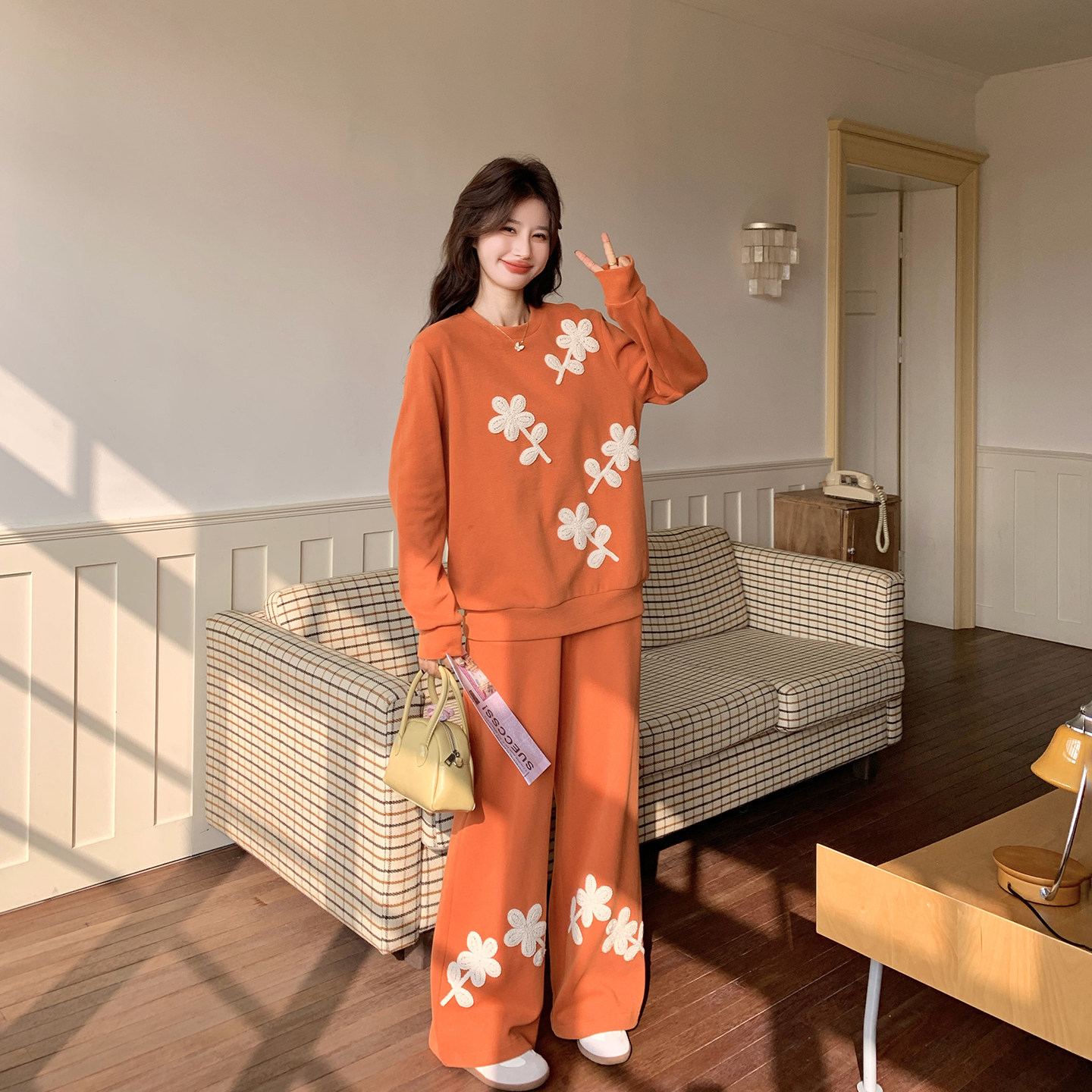 俏皮减龄少女感橘色刺绣花朵套装