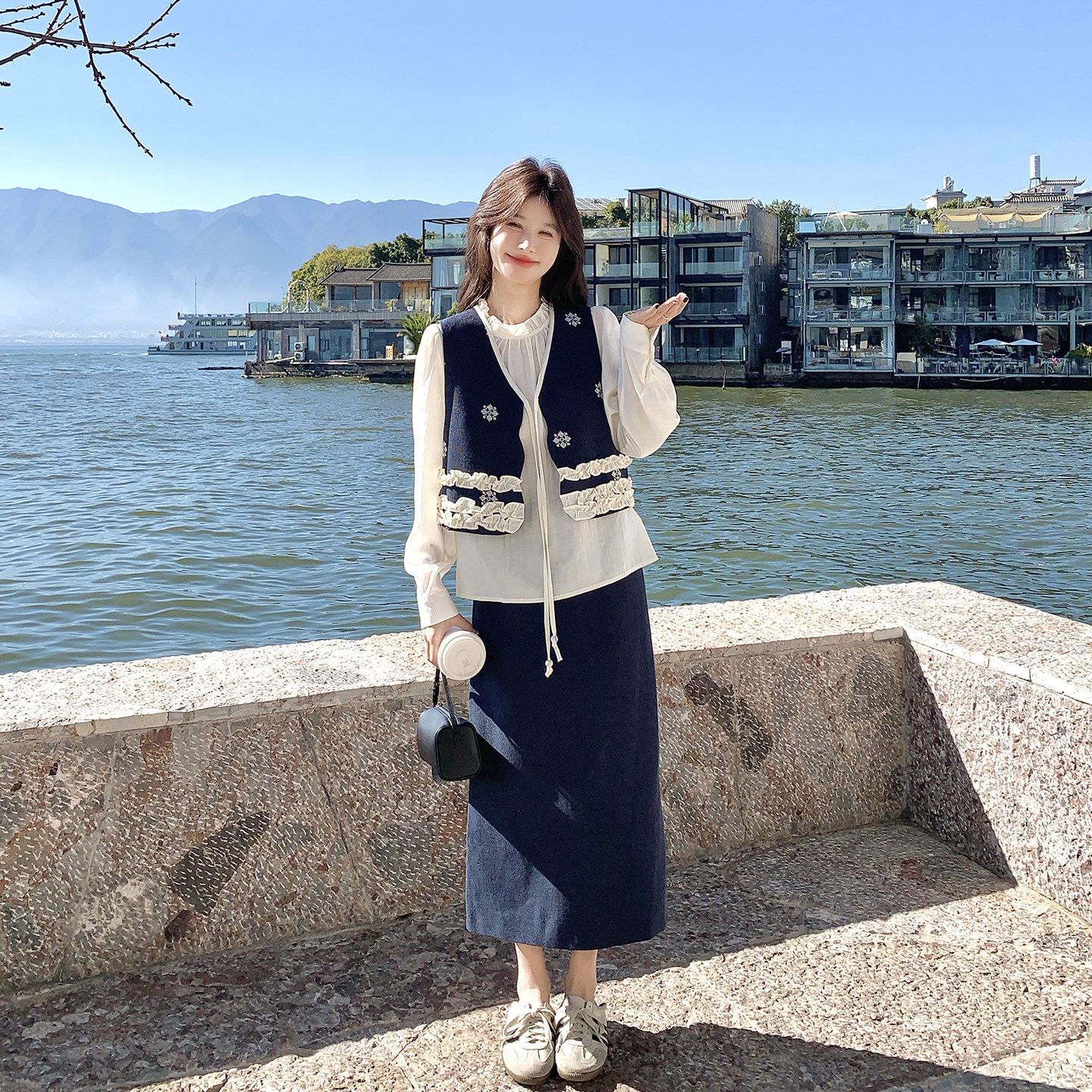 藏青色刺绣马甲打底衫半身裙套装女春季2026新款巨好看漂亮三件套