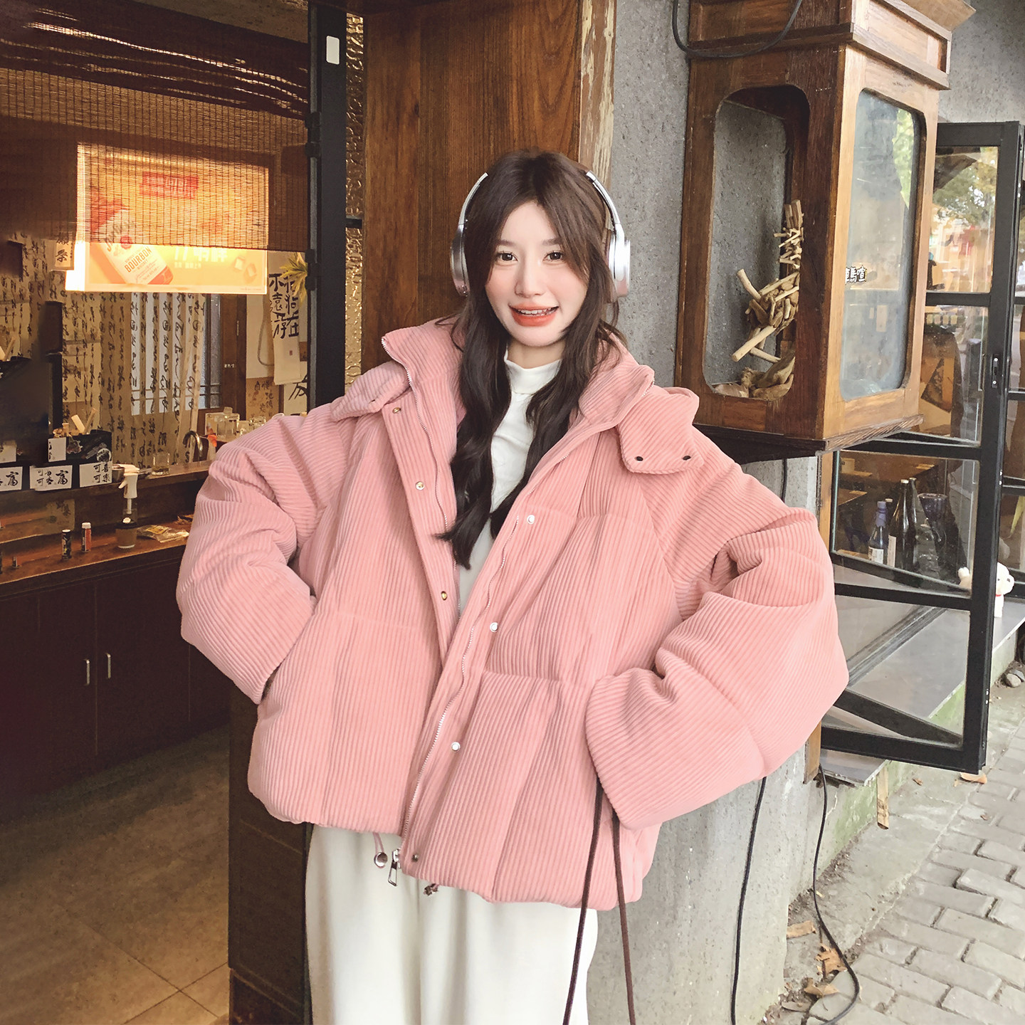 甜美粉色灯芯绒连帽90绒羽绒服女冬季2025新款短款小个子漂亮外套,女装/女士精品,羽绒服,淘宝优惠券,粉丝福利购,淘宝优惠卷