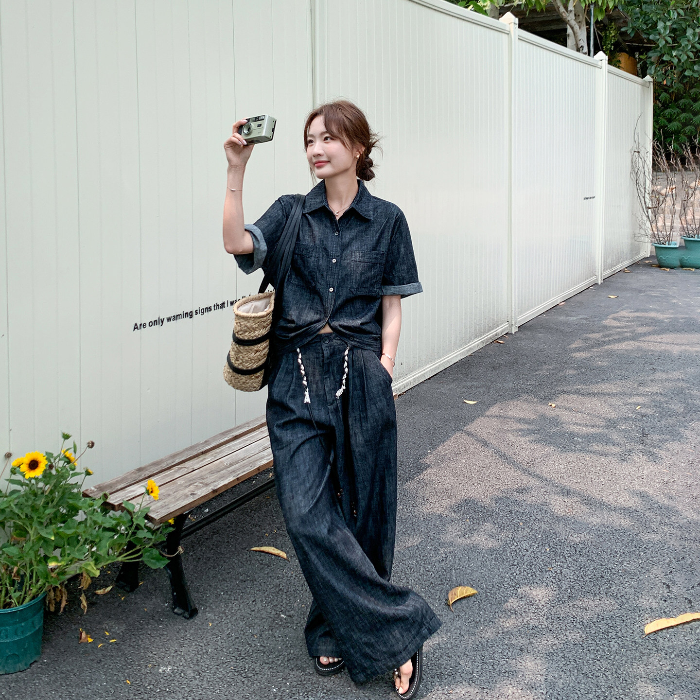 港风学院风牛仔短袖衬衫阔腿裤套装女夏季2026新款爆款时尚两件套