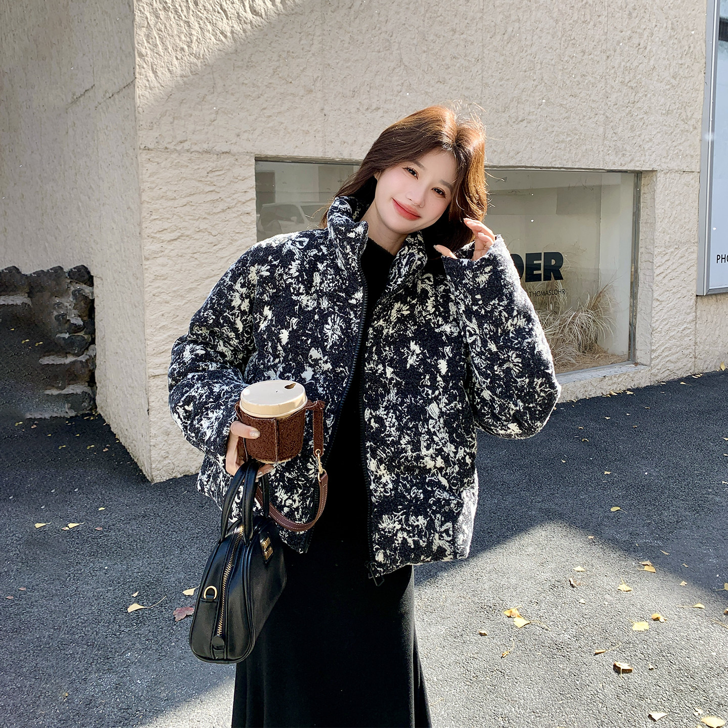 超火黑色碎花短款羽绒服女冬季2025新款小个子90白鸭绒巨好看外套