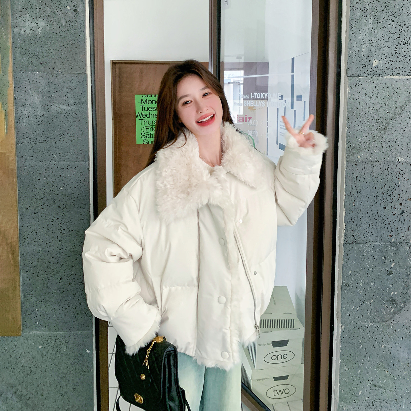 白色巨好看短款羊羔毛拼接羽绒服女冬季2025新款超火90白鸭绒外套