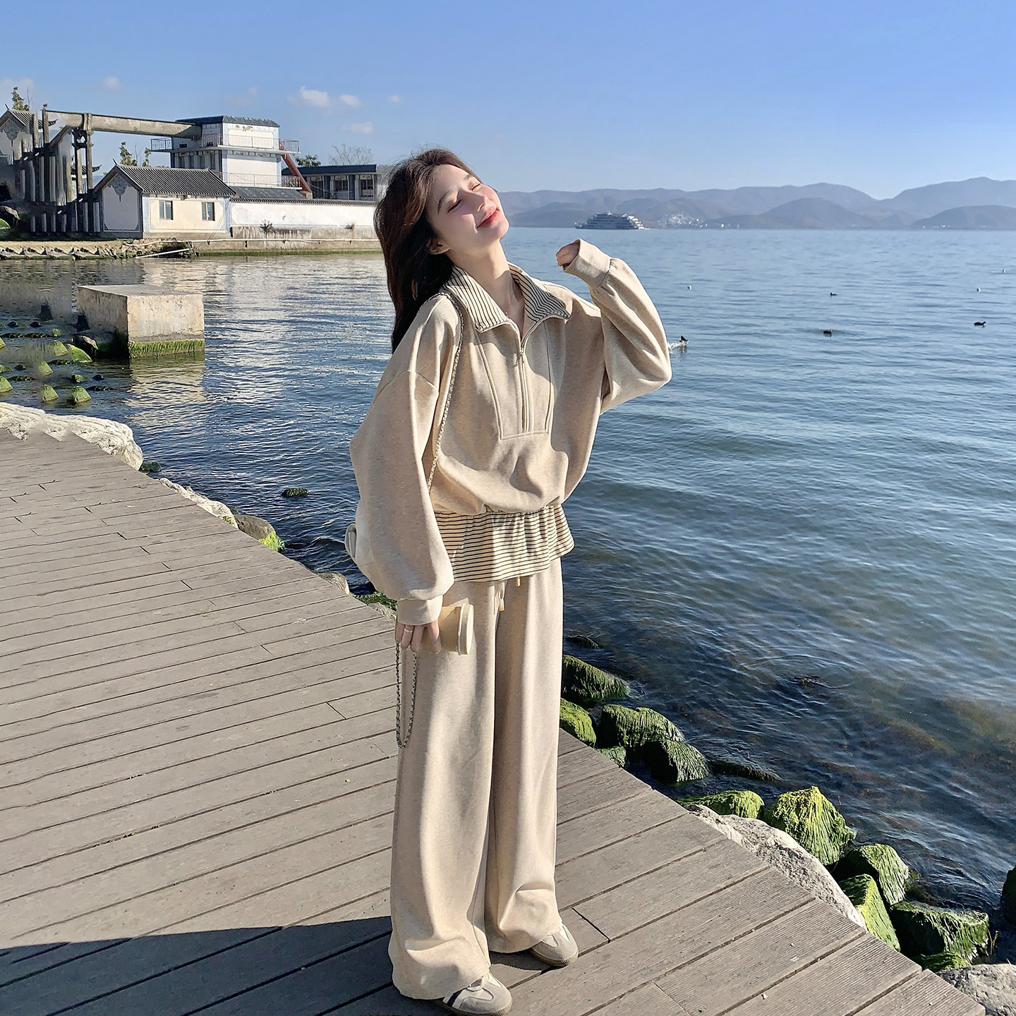 超火条纹拼接卫衣套装女春季2026新款松弛感休闲运动阔腿裤两件套,女装/女士精品,时尚套装,淘宝优惠券,粉丝福利购,淘宝优惠卷