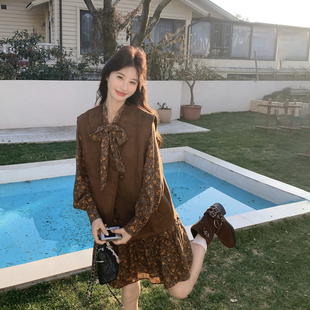 氛围感咖色碎花连衣裙套装女春季2026新款小个子麂皮绒马甲两件套