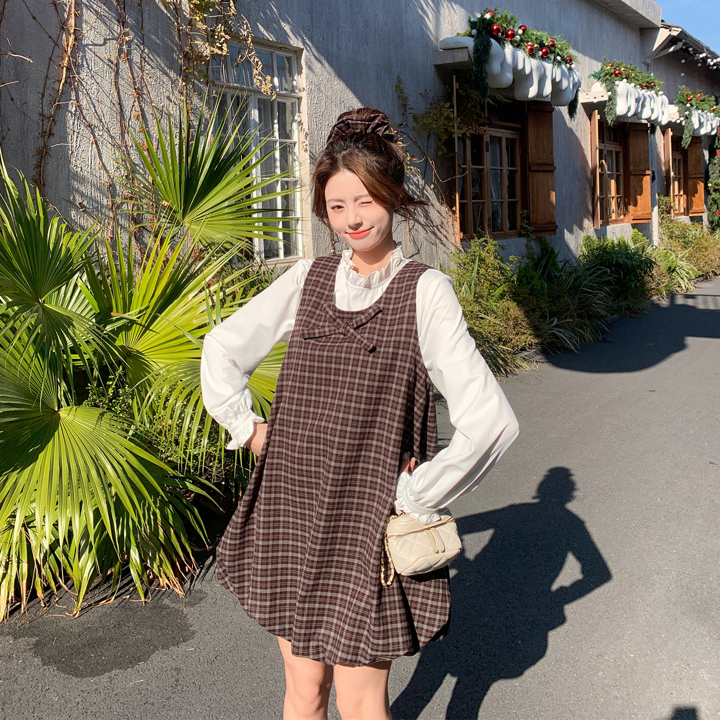 俏皮减龄咖色格纹花苞背心连衣裙女春季2026新款少女风小个子裙子