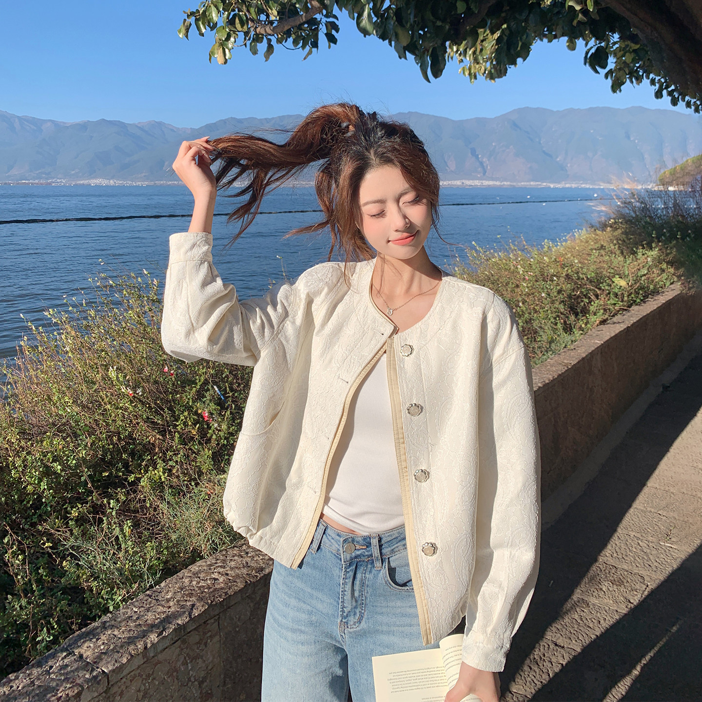 今年流行爆款米白色拼接短款外套女春季2026新款独特超火夹克上衣