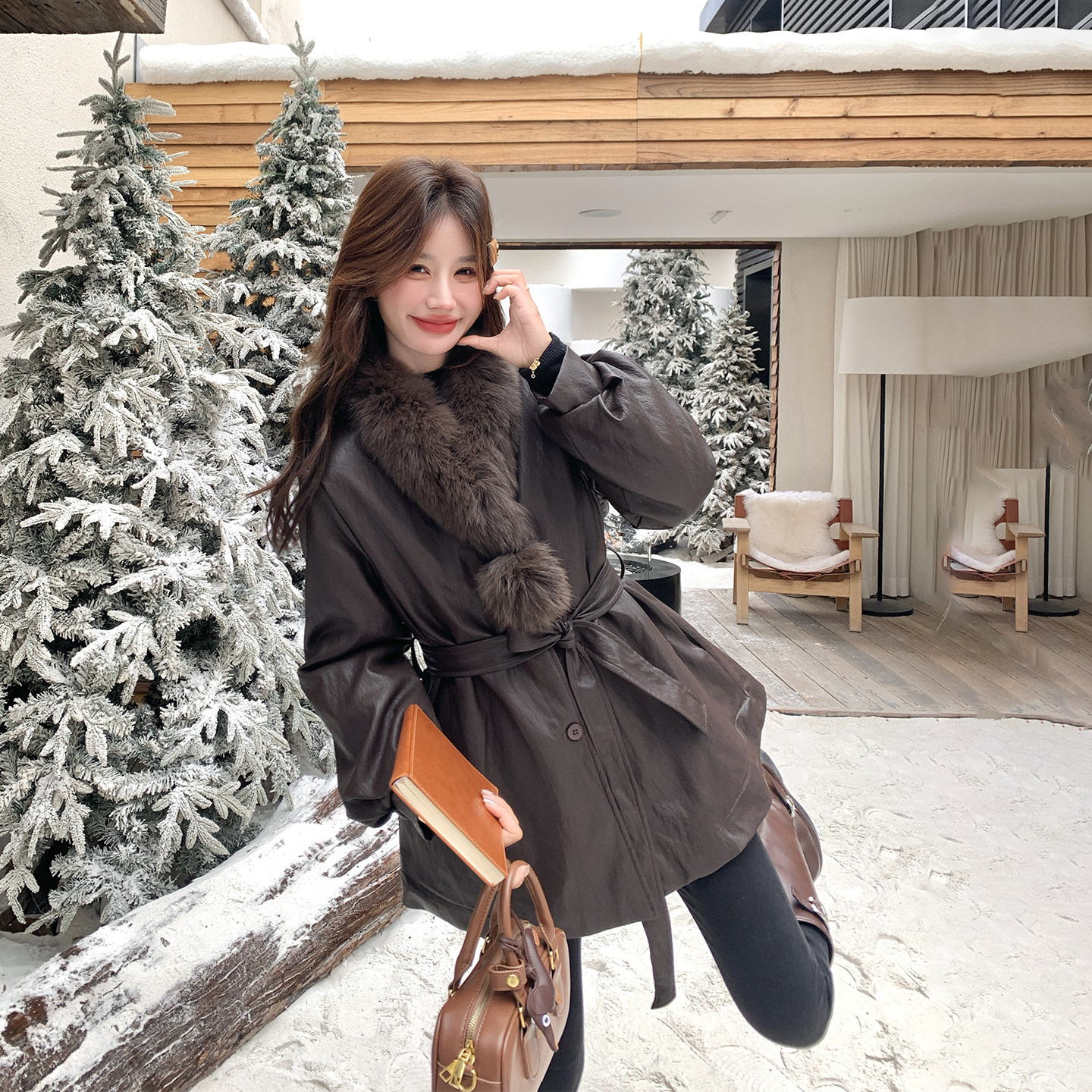 狐狸毛领咖色90羽绒服女冬季2025新款收腰显瘦中长款机车皮衣外套