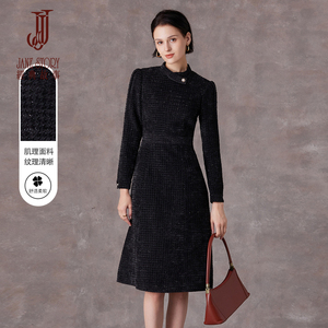 经典故事2025新款秋冬法式气质黑色连衣裙女时尚高端赫本风小黑裙