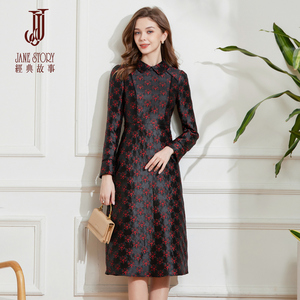 高级感气质碎花连衣裙女2025新款秋冬时髦显瘦配大衣黑色提花裙子