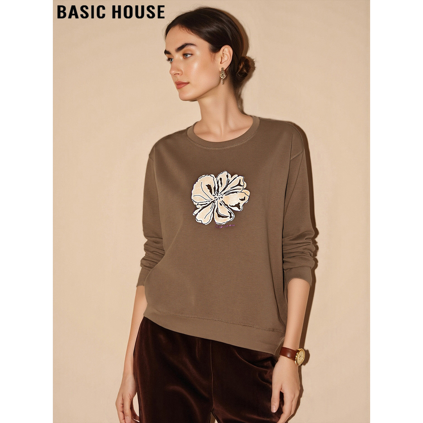 百家好美拉德咖色圆领印花卫衣女