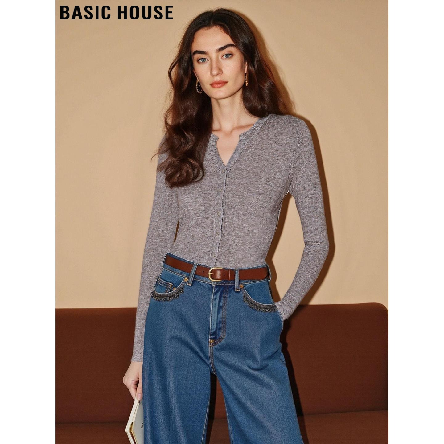 百家好燕麦色V领软糯羊毛针织衫