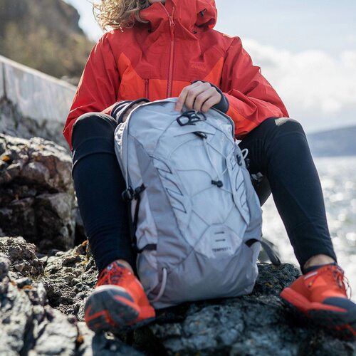 小鹰同款平替无标 风暴9L  男女户外背包 登山包 背负徒步双肩包