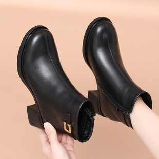 粗跟真皮短靴女2026新款冬季马丁靴子加绒棉鞋中跟皮鞋大码妈妈鞋