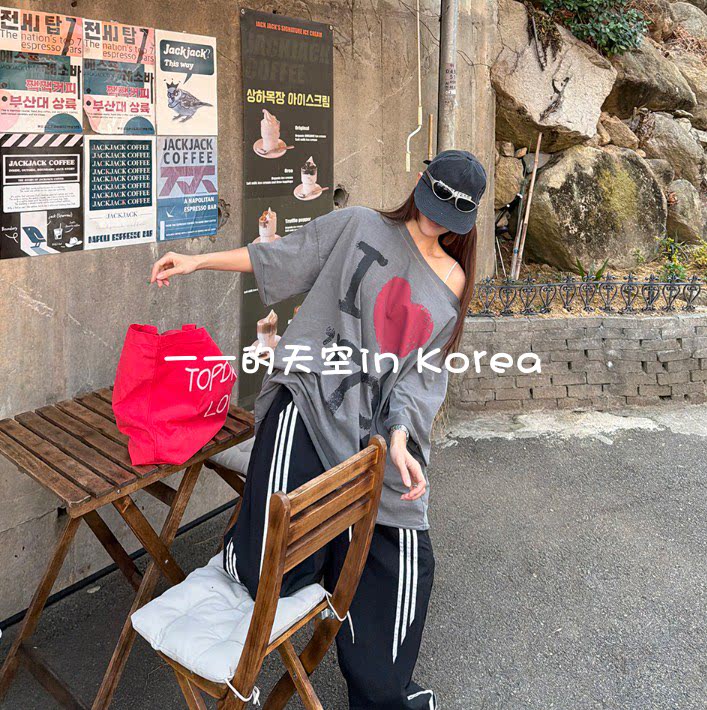 街头风潮范儿上衣 韩国代购正品2026春季新款字母宽松露肩短袖t恤