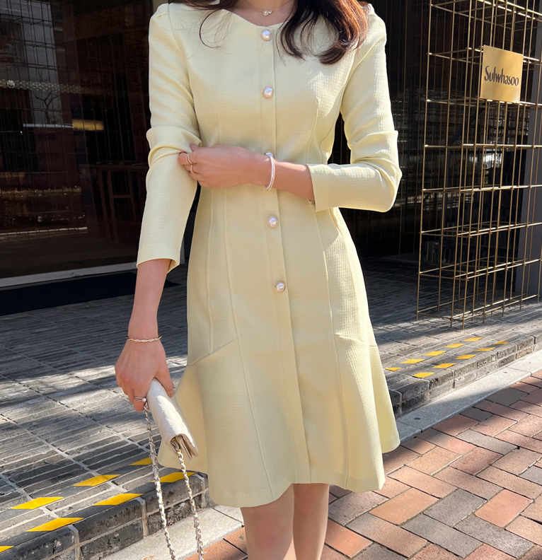 小香风连衣裙韩国代购2023春季高级感优雅修身珍珠扣短款长袖裙子