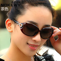 The 2026 new minimalist women's UV-resistant sunglasses are a trendy choice for women's driving with polarized light thumbnail 2