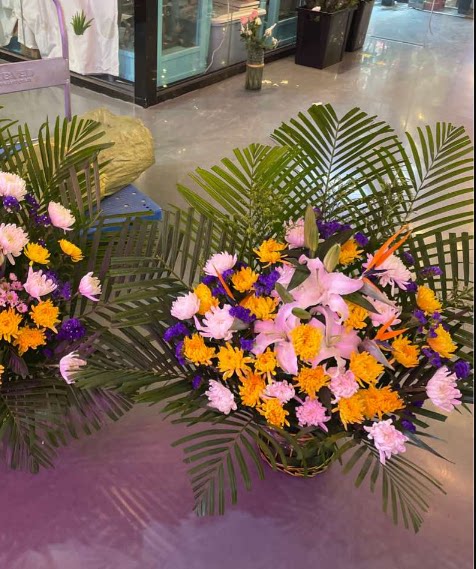 268元/个实拍手提鲜花篮丧事白事老人去世送花殡仪馆追悼会送花