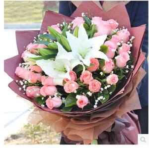 33朵玫瑰百合花束价格 33朵玫瑰百合花束图片 星期三
