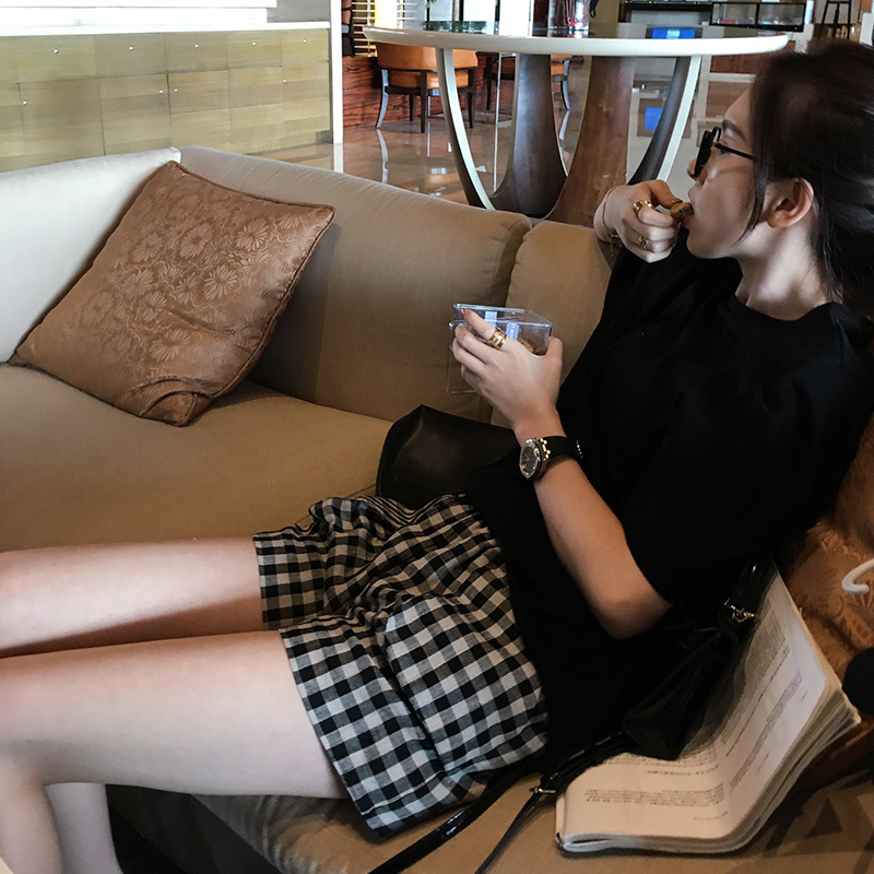 高腰复古格子短裤显腿长