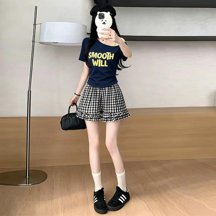黑白格子荷叶边短裤2026夏季新款原创学院风直筒阔腿打底裤外穿女