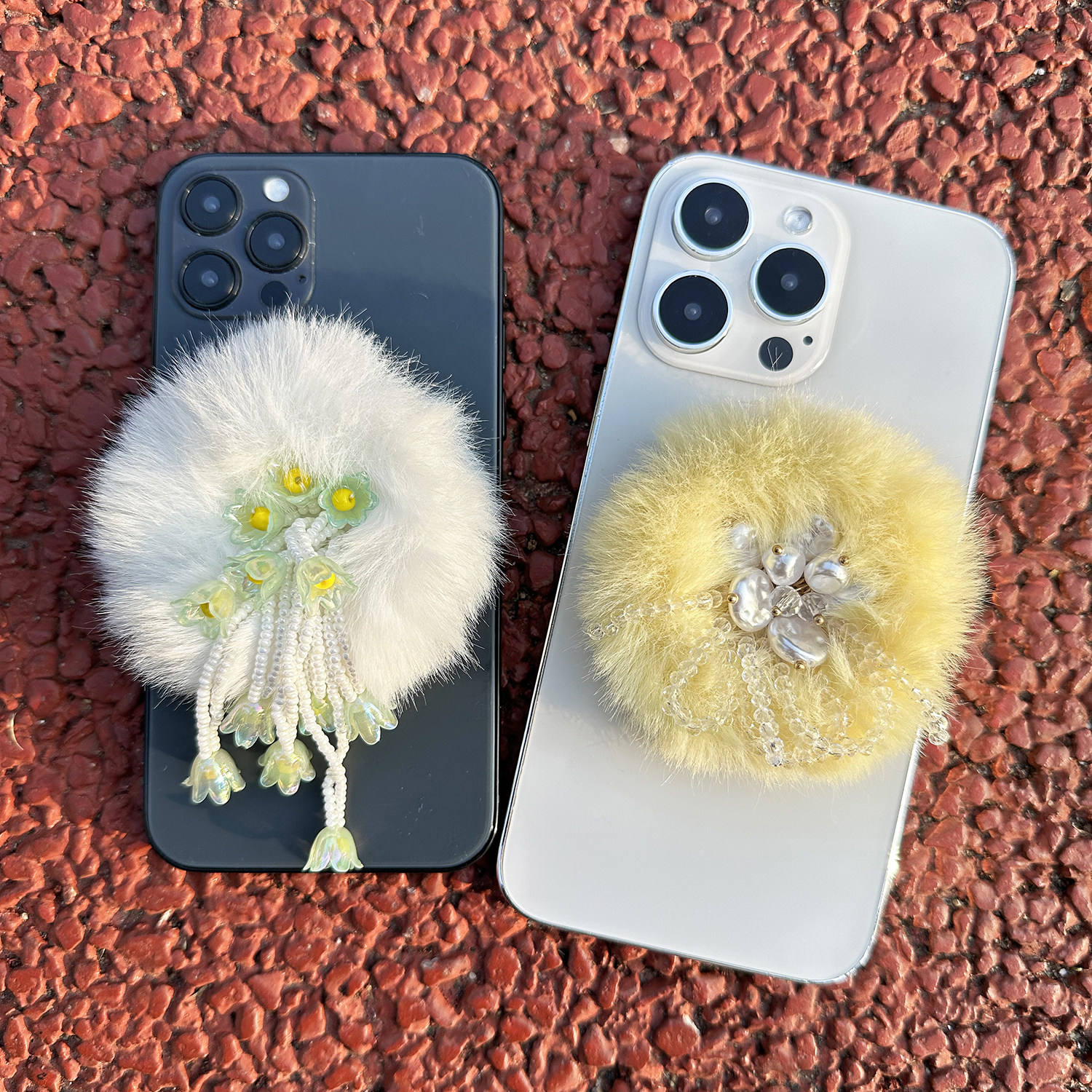 TRstudio冬日毛毛串珠花朵流苏手感手机壳支架气囊粘贴支架可爱心