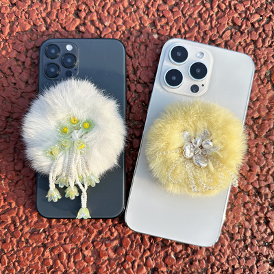 TRstudio冬日毛毛串珠花朵流苏手感手机壳支架气囊粘贴支架可爱心