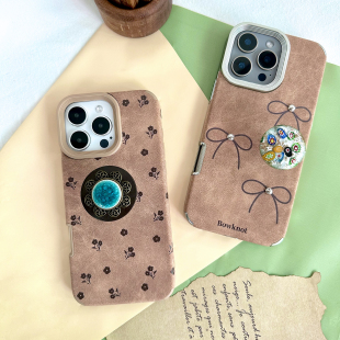 TRstudio原创设计仿皮支架手机壳复古琉璃支架木质适用于iphone17promax16pro绒毛蝴蝶结质感全包软壳老钱风