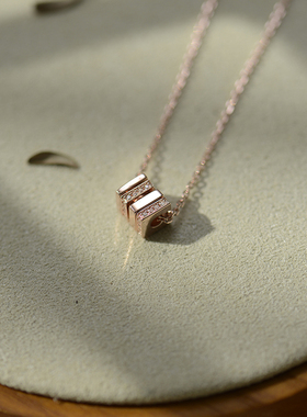 镀18k玫瑰金方块镶钻轻奢吊坠