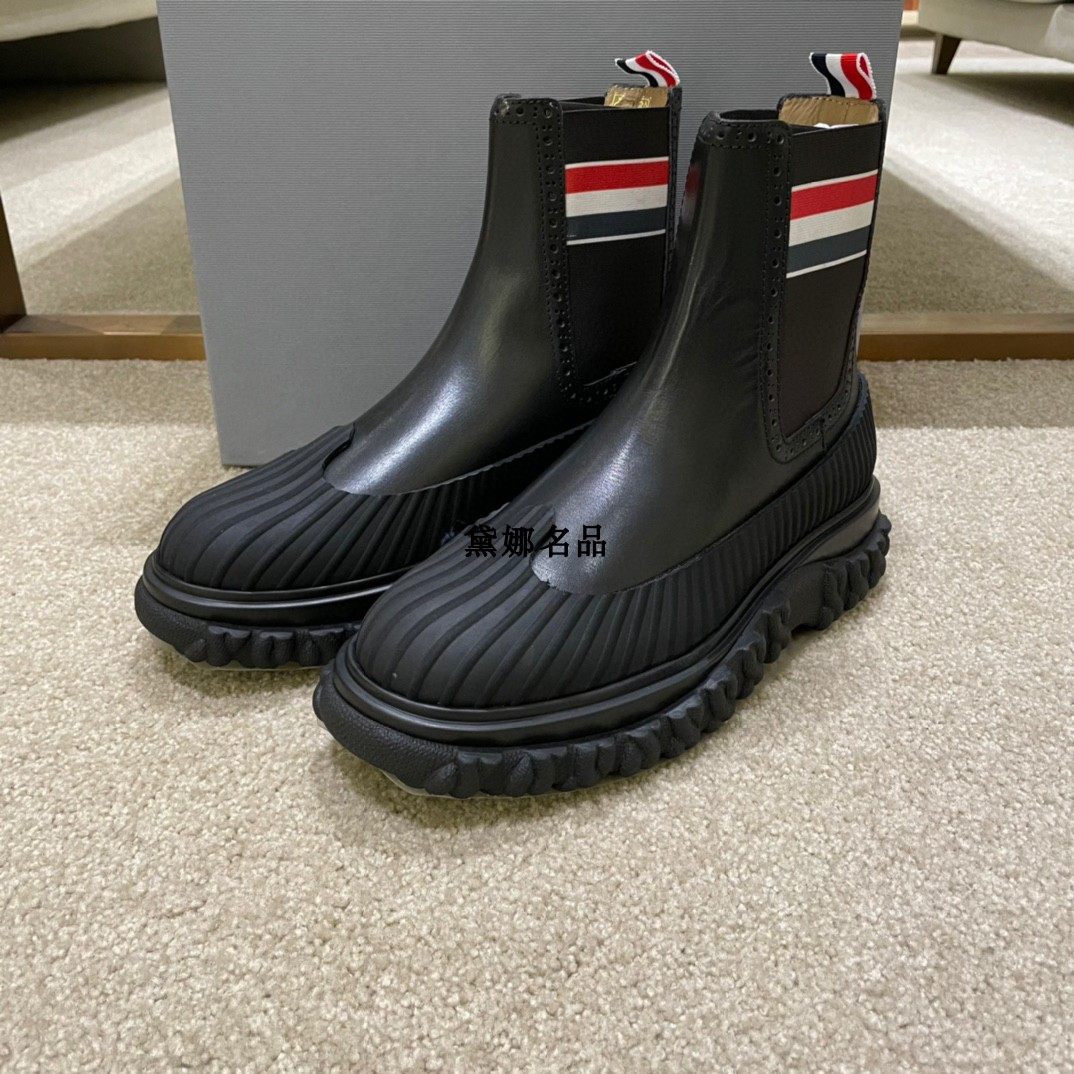 正品现货 Thom Browne 秋冬男士橡胶包牛皮雕花切尔西鞋MFB190B