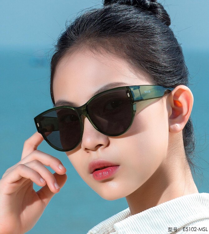 小蜜蜂新品专业防护偏光套镜
